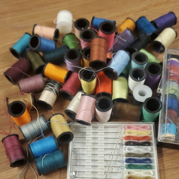 Multicolor Sewing Thread and Tool Set - Picture 2 of 3